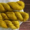 une-louve-dans-les-bois-6-laine-artisanal-teinte-main-suri-alpaga-ruee-vers-l-or