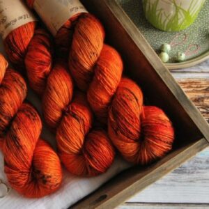 une-louve-dans-les-bois-6-merino-artisanal-teinte-main-single-au-coin-du-feu une-louve-dans-les-bois-6-merino-artisanal-teinte-main-single-au-coin-du-feu