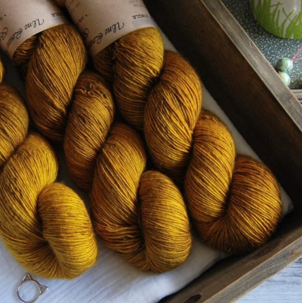 une-louve-dans-les-bois-8-merino-artisanal-teinte-main-single-ruée-vers-l-or