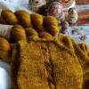 une-louve-dans-les-bois-constance-merino-artisanal-teinte-main-twist-sock-ruee-l-or une-louve-dans-les-bois-constance-merino-artisanal-teinte-main-twist-sock-ruee-l-or
