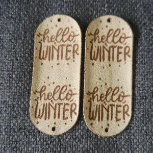 une-louve-dans-les-bois-etiquette-suedine-hello-winter-beige