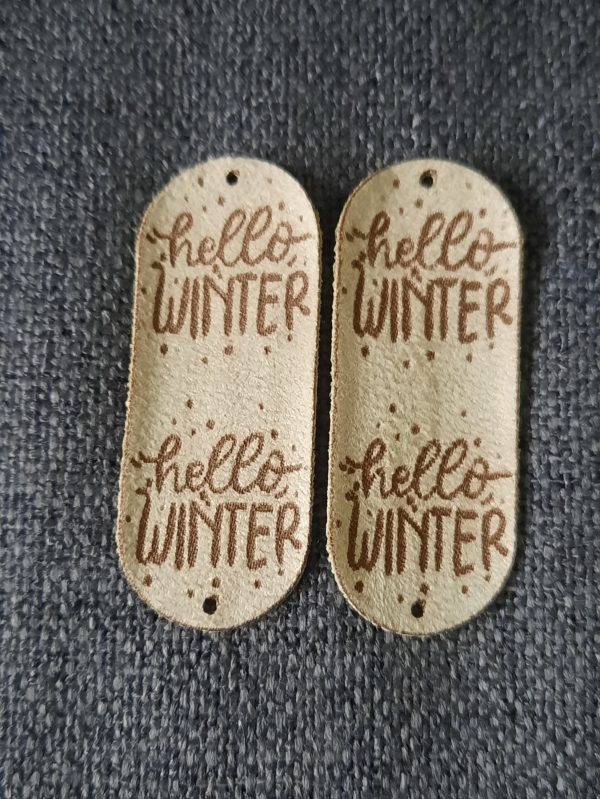 une-louve-dans-les-bois-etiquette-suedine-hello-winter-beige