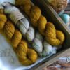 une-louve-dans-les-bois-kit-millesime-laine-artisanale-teinte-main-france-single-twist-fine-en-amoureux-sur-la-plage-ruee-vers-l-or une-louve-dans-les-bois-kit-millesime-laine-artisanale-teinte-main-france-single-twist-fine-en-amoureux-sur-la-plage-ruee-vers-l-or